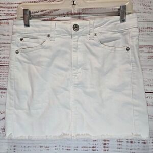 American Eagle White Super Stretch Denim Mini Skirt Raw Hem Size 8 NWT